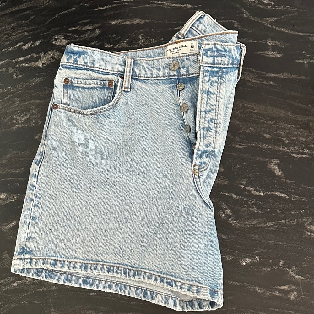 Abercrombie “Dad Short” size 12